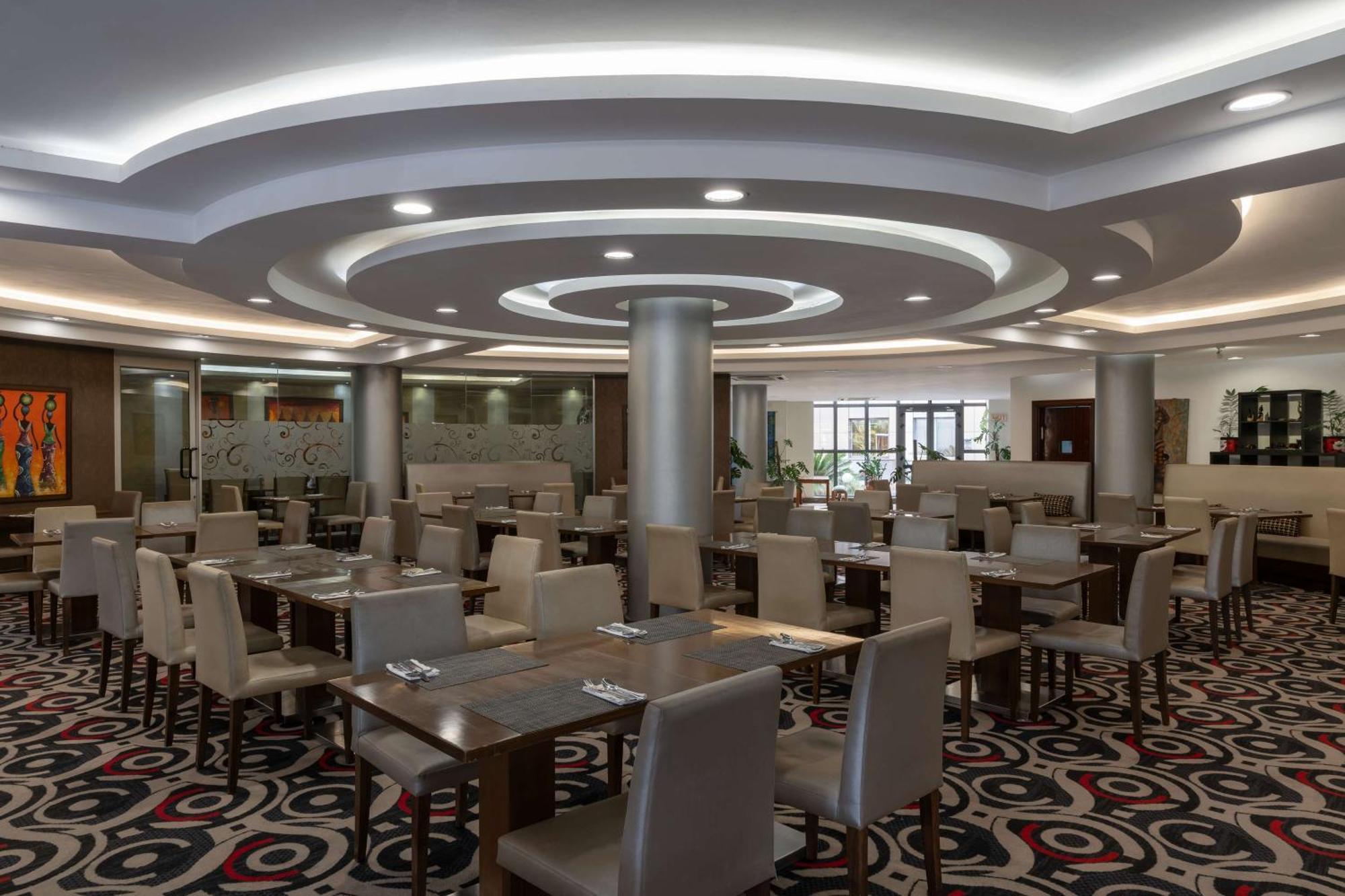 Radisson Blu Hotel Λουσάκα Εξωτερικό φωτογραφία The restaurant