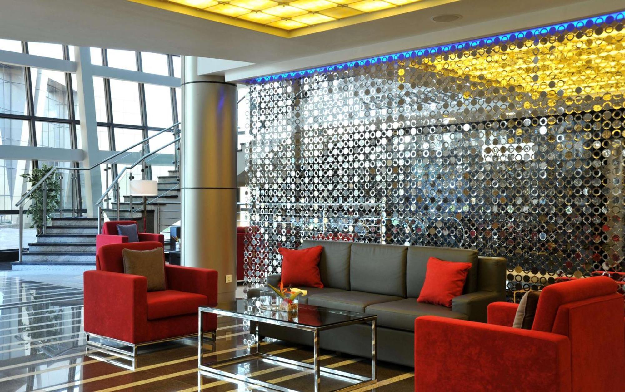 Radisson Blu Hotel Λουσάκα Εξωτερικό φωτογραφία The lobby of the hotel